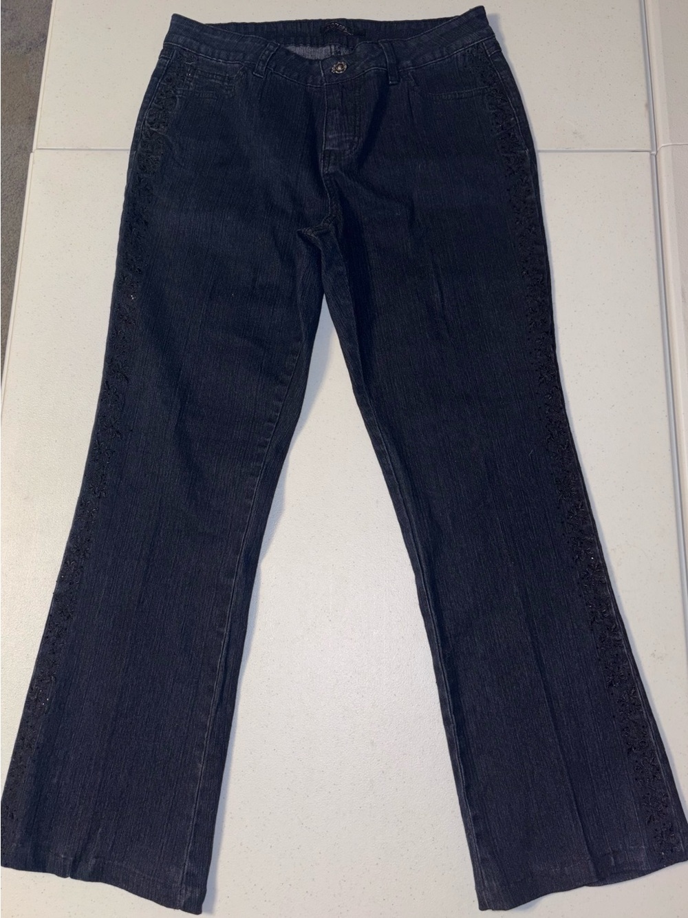 Roz & Ali size 12 Women's Black Jeans with embroidery side and back pocketDetail